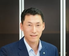 [기고]모두가 합창하면 반대로 간다