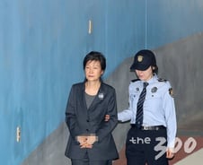 한국당 전당대회, '박근혜 캐슬' 깨나 끌어안나