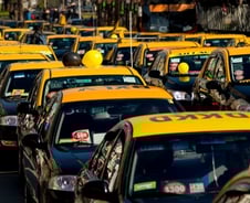 [MT리포트]'택시'에 무릎꿇은 전세계…공유차 공존 방법 없나