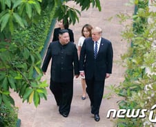 트럼프 "김정은 신뢰"·北 "생산적 대화 계속"…'노딜'에도 北美 수위조절