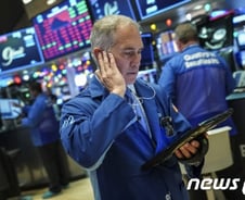 [뉴욕마감] 다우지수 0.8% ↓…건설지출·헬스케어주 부진