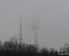 최악의 미세먼지에 화장품株까지 '반짝'