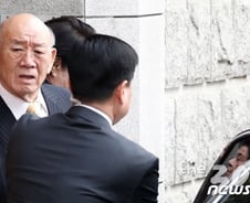 與 "전두환, 80년5월 反인권 범죄 행위에 참회와 용서 구해야"