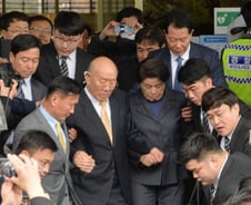 '23년 만에 피고인' 전두환 "공소사실 부인"