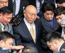 5·18민주화운동 39년 만에 광주 법정 선 전두환 "공소사실 전면 부인"