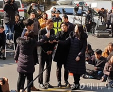 경찰 출석 정준영, 작은 목소리로 "죄송하다"