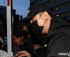 [단독] 승리 단톡방 아레나 전직원도 밤샘조사…성매매알선 등 혐의