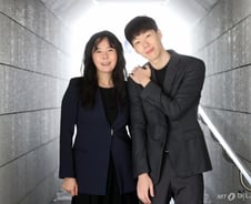 관록의 안무가 “내면의 깊은 울림“ VS 신예스타 안무가 “적극적 몸짓의 직접 소통” 