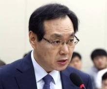 [단독] 사표 제출한 류장수 최저임금委 위원장 "새 술은 새 부대에"