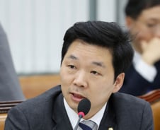 '국회의원 재산 1위' 김병관이 대표로 있던 웹젠은?