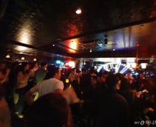 [르포]새벽1시, 조용했던 '이곳'이 광란의 클럽으로 변신했다