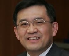 권오현 회장 4년 연속 월급쟁이 연봉킹..'70.3억' 받아