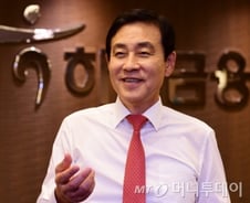 [단독]금감원 찾아간 김정태 하나금융 회장..당국과 관계개선?