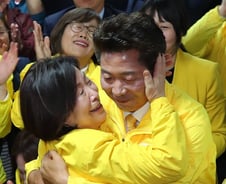 "노회찬 대표님, 보고계시죠?" 심상정, 여영국 당선에 벅찬 기쁨(전문)