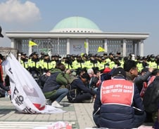[팩트체크] 국회 담장 무너뜨린 민노총…손해배상할까?