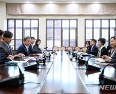 강원산불에 인명·재산 피해..文, 정부 총력대응 긴급지시