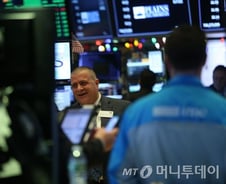 [뉴욕마감] 美中 무역협상 타결 임박…다우 0.6%↑