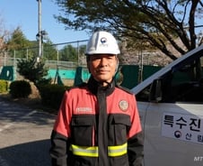 "시뻘건 불길에 겁이 덜컥"…'산불 영웅' 특수진화대원을 만났다