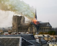 마크롱 "모든 위대한 순간 살아온 곳…노트르담 다시 짓겠다"