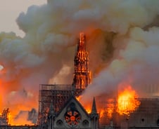 "연기가 보이다 곧 불꽃이…" 세계대전도 견딘 노트르담 대성당이 왜