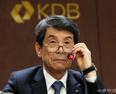 [MT리포트]"끌려다니는 구조조정 않는다"…원칙론·직설화법