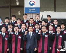 [팩트체크]법무부, 검사임관예정자에겐 '미리' 변시합격 통보?