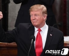 [뉴욕마감] '트럼프 특검' 보고서에 안도…다우 0.4%↑