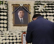 조국, 김홍일 前의원 별세에 "야만의 시대를 돌아본다"