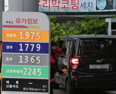 '이란산 석유 제재'에 급등한 국제유가…석유화학·항공株, 희비쌍곡선