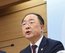 미세먼지와 민생에 6.7조…文 3년차 추경 푼다