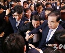 한국당 의장실 '충돌'…국회 대변인실 "있을 수 없는 폭거"