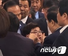 [속보]한국당 "문희상 국회의장 사퇴촉구 의결"