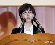 [단독]이미선 헌법재판관 부부, '35억 주식' 다 팔았다
