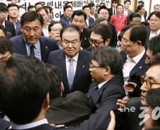 한국당 보좌진까지 총동원 '전투대열 정비', 국회 대충돌 임박