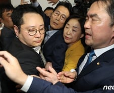 아수라장 국회, '근조 의회정치' 25일의 재구성