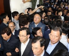 여야 4당 패스트트랙, 결국 처리시한 넘겼다