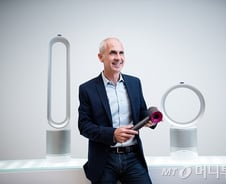 [단독]짐 로완 다이슨 CEO "신기술 두려움 없는 韓…가장 중요한 시장"