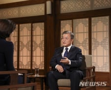 [文 2주년 대담]"최저임금 '시차' 아쉬워..적정선 찾아야"(전문)