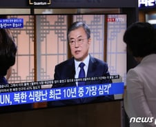 文 대통령 대담, 온라인 뜨겁게 달군 '독재자' 질문