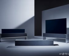 [MT리포트]올레드 "얇고 돌돌 말고" vs QLED "TV는 테이스트비전"