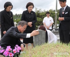 文 "내년에 가시죠" 뿌리치고 5·18 참석한 진짜 이유 셋
