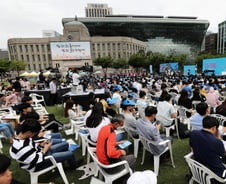 서울광장서 5·18 39주년 기념식…"민주화 역사의 살아있는 이정표"