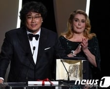 봉준호 감독, '기생충'으로 칸영화제 황금종려상 수상