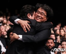 칸 황금종려상, 봉준호 '기생충'…스크린 독점 없이도 흥행?