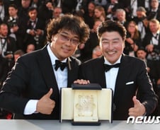 봉준호, 칸 영화제 황금종려상 수상…영화 '기생충' 줄거리는?