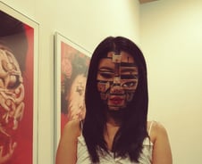 50만 팔로워 흥분시킨 ‘얼굴 페인팅’…“파괴와 엽기 미학 보실래요?”