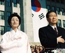 'DJ 동반자' 이희호 여사는?…'1세대 여성운동가'로 활약