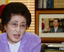 "이희호 여사, 옥중 DJ에 매일 편지…철학·신학 논쟁도"