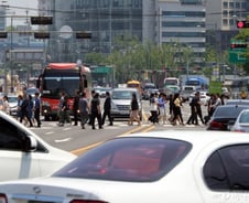 [MT리포트]30대 車 구매 역대 최저…"돈 없어 못 산다"