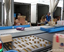 [르포]"바쁘기만 한 택배기사? NO" 만족도 높아진 택배 현장 